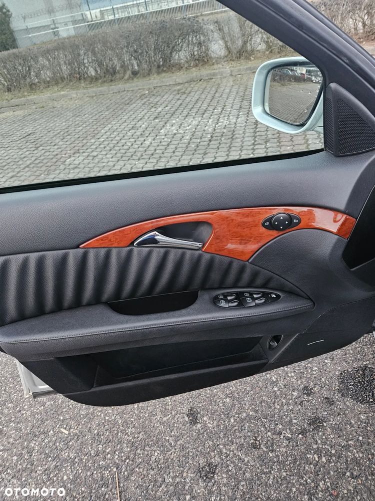 Mercedes-Benz Klasa E 280 CDI 4-Matic Avantgarde - 24