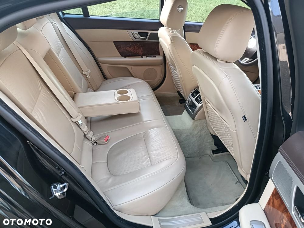 Jaguar XF 3.0 V6 Diesel Premium Luxury - 21
