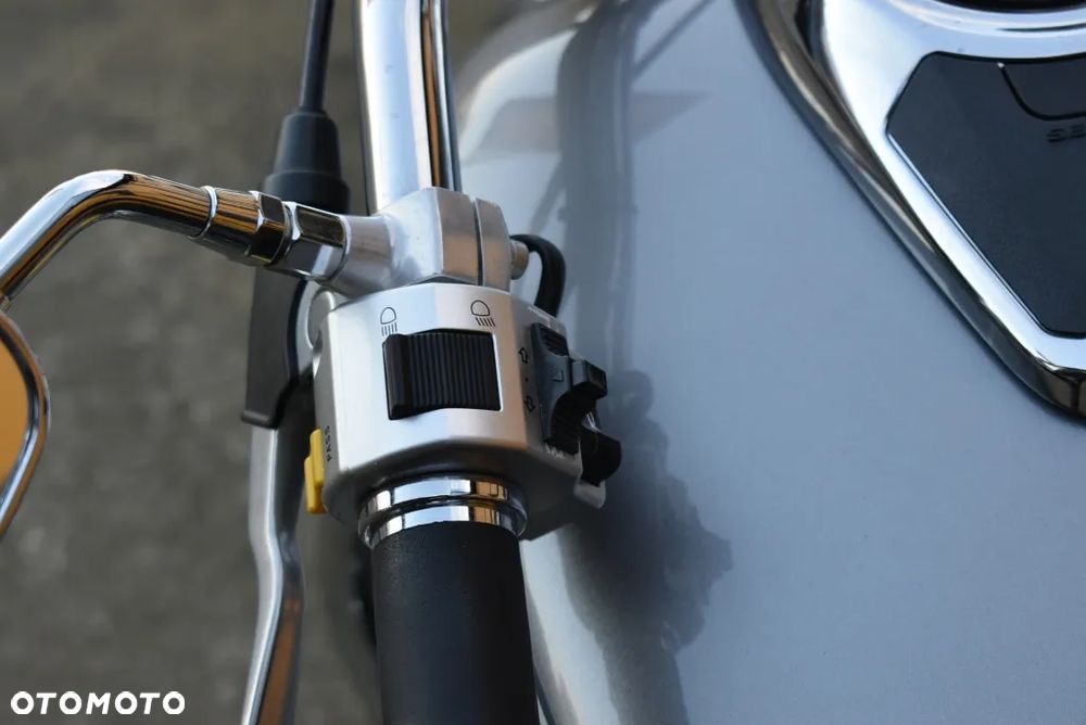 Suzuki VL 800 Volusia - Boulevard C50 - 22