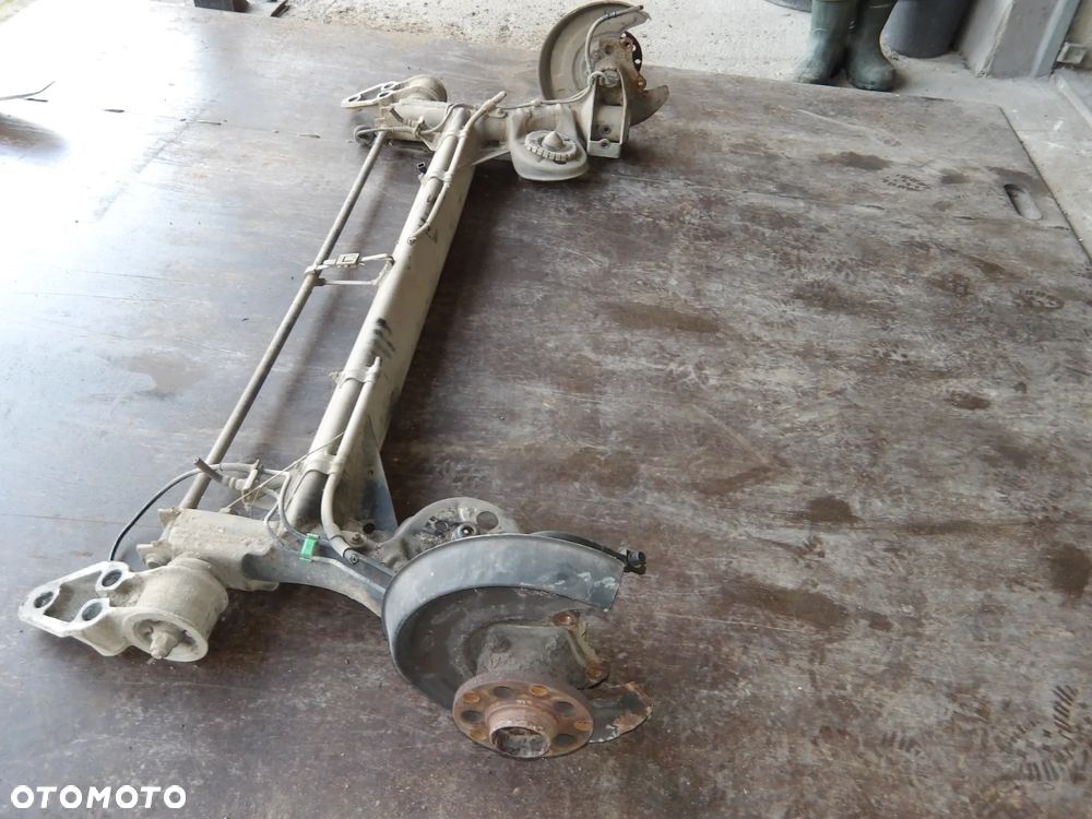 VW PASSAT B5 LIFT KOMBI 2.0 TDI BELKA ZAWIESZENIA TYLNA - 2