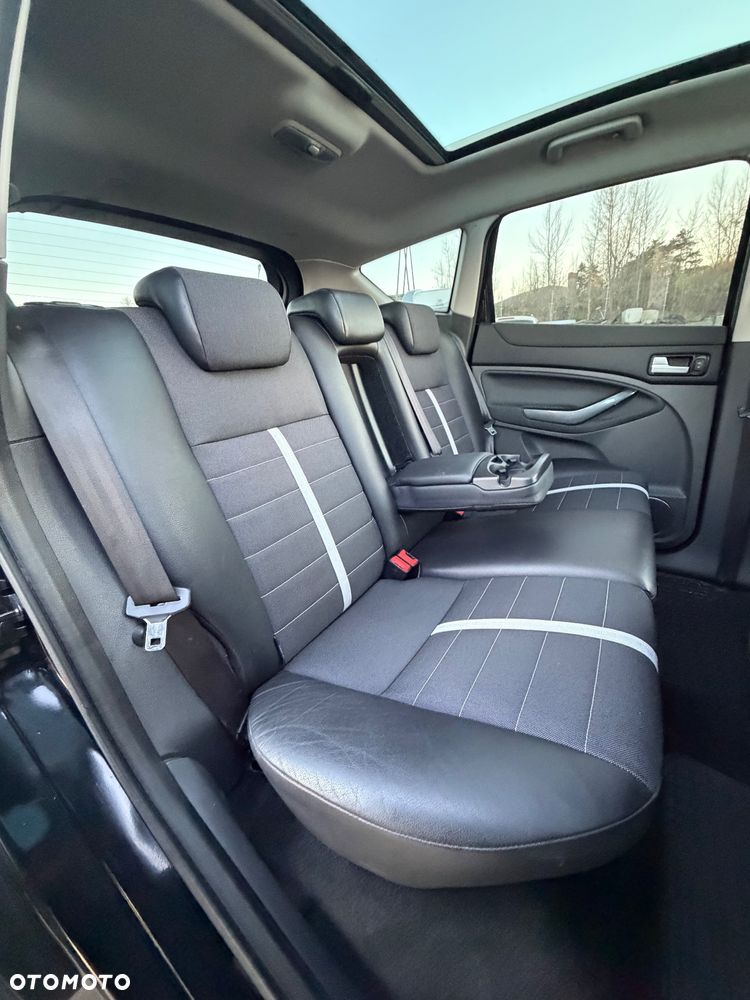 Ford Kuga 2.0 TDCi 4x4 Titanium - 28