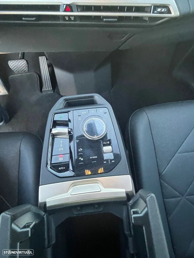 BMW iX xDrive 40 Pack Desportivo - 27