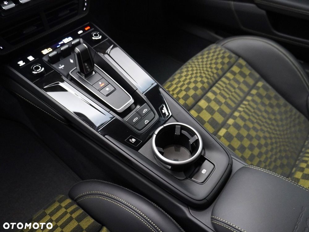Porsche 911 Carrera T-Hybrid Spirit 70 - 35