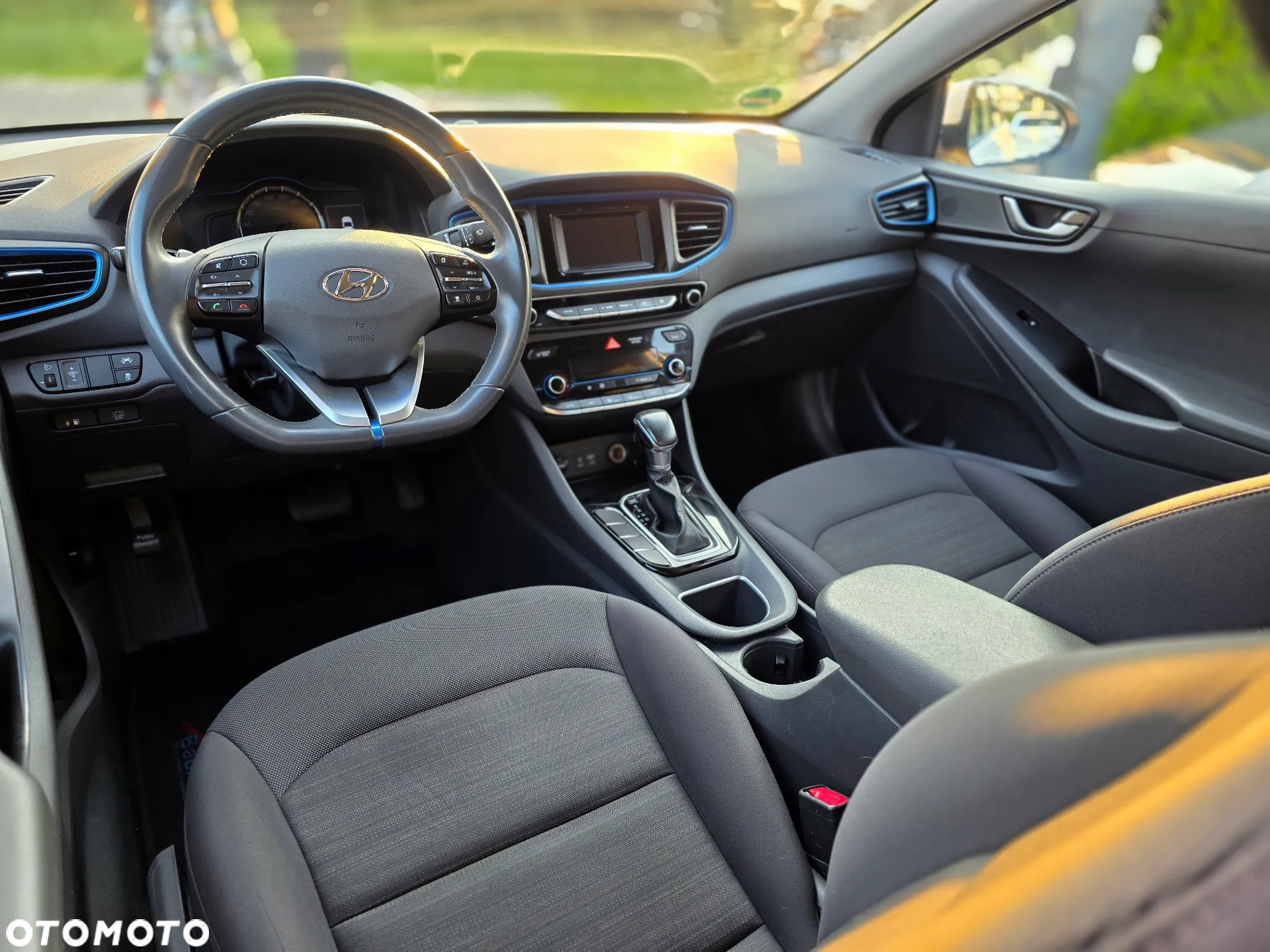 Hyundai IONIQ hybrid Business - 18