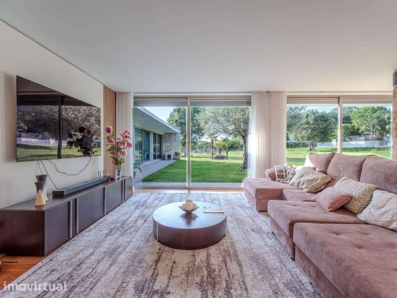 Moradia V3 de Luxo com Piscina Aquecida e 3.975 m² de Jardim (Famalicã - Grande imagem: 3/33
