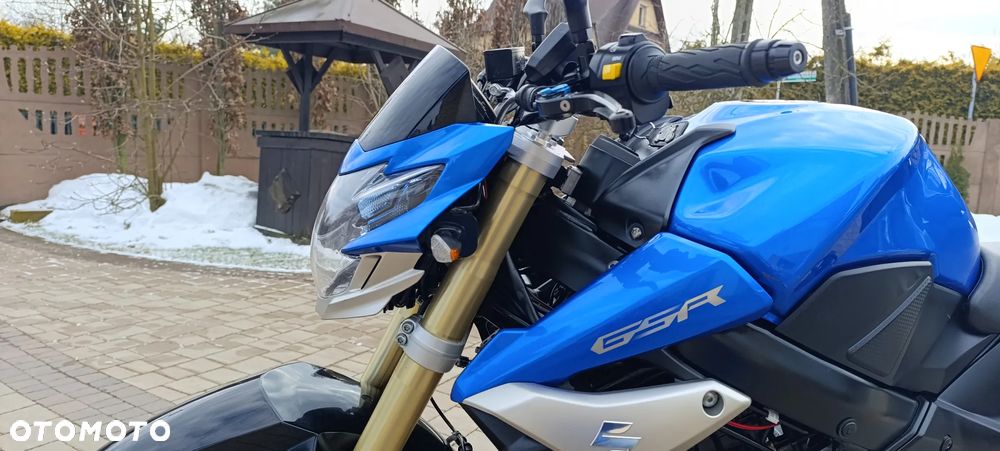 Suzuki GSR - 40