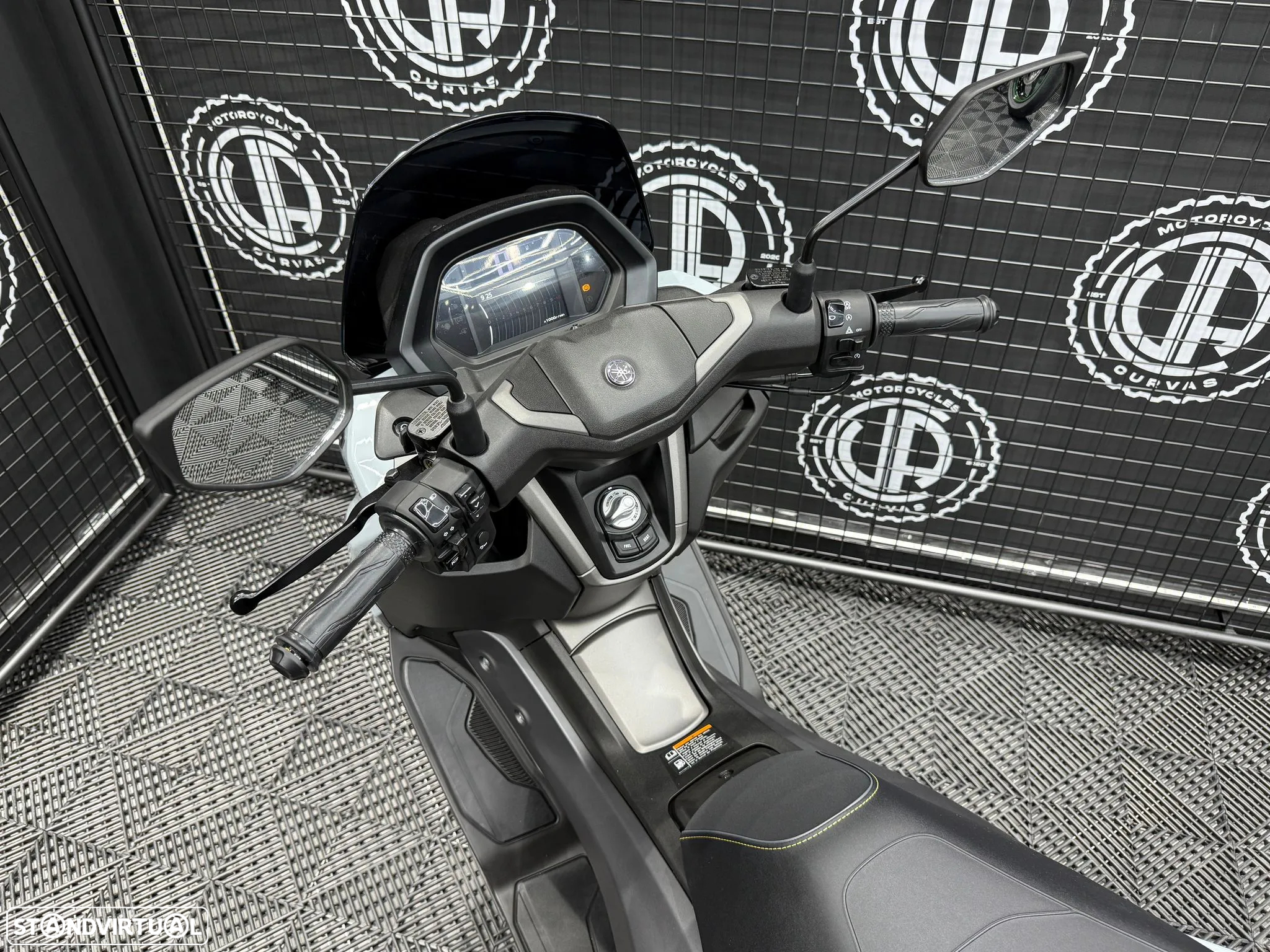 Yamaha NMAX 125 TECH MAX - 9
