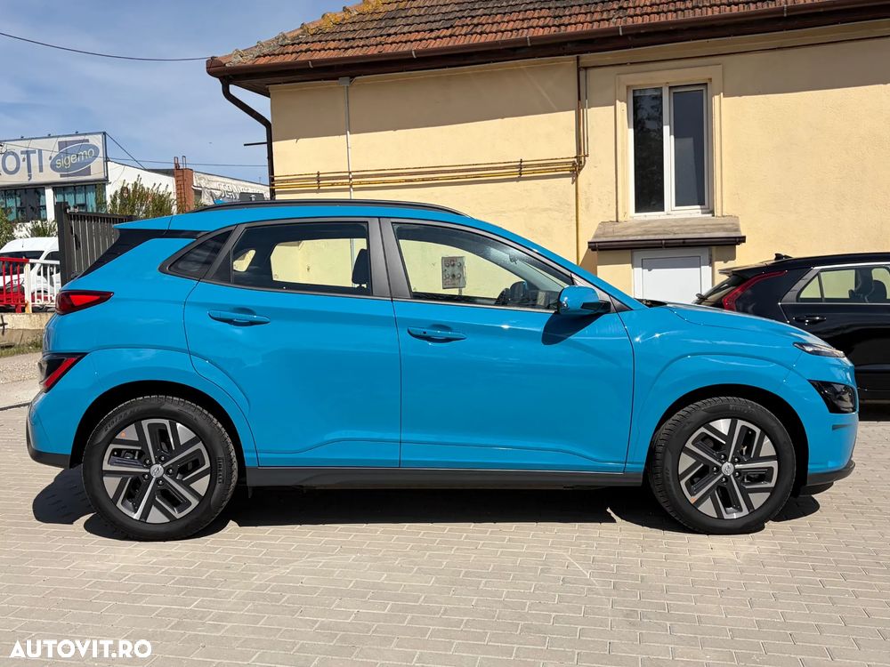 Hyundai KONA Select - 32