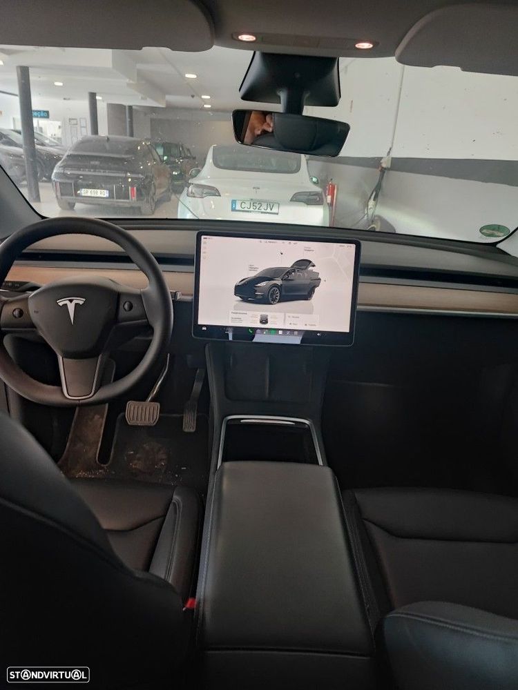 Tesla Model Y Long Range Dual Motor AWD — fotografia 9