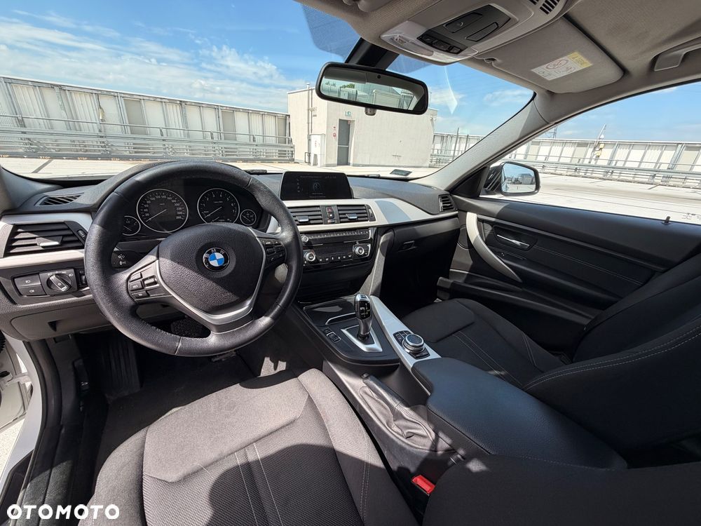 BMW Seria 3 318i - 10