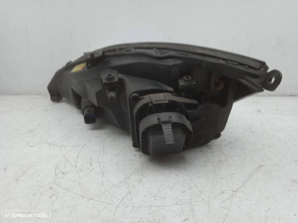 FAROL DIREITO FORD FOCUS 2001 - 4
