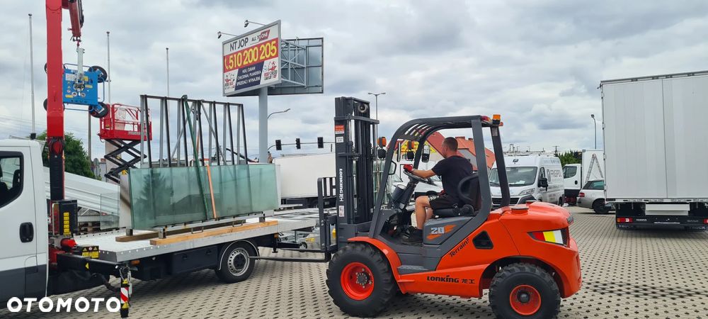 Iveco 35S16 montaż szkła, okien, płyt kamienia. HDS 2020 - 12