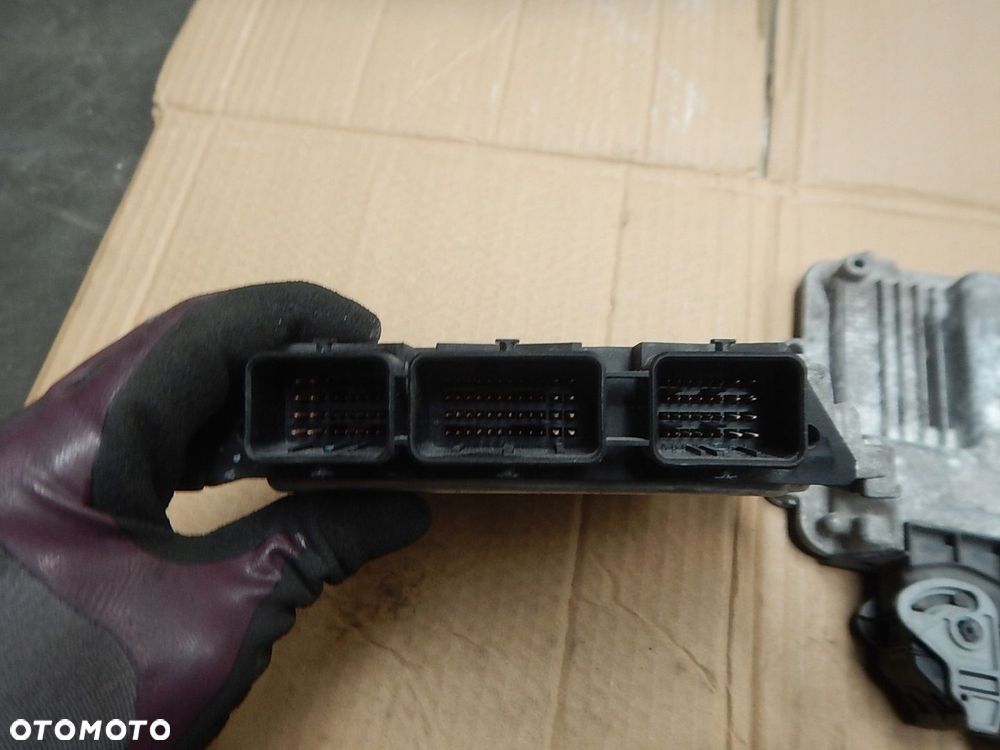 STEROWNIK KOMPUTER RENAULT MASTER II MOVANO 2.5 DCI 0281011940 - 2