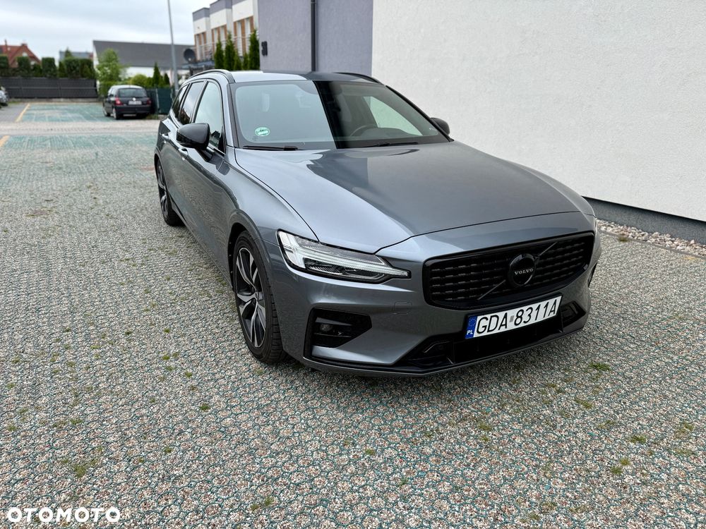 Volvo V60 B4 B R-Design - 1