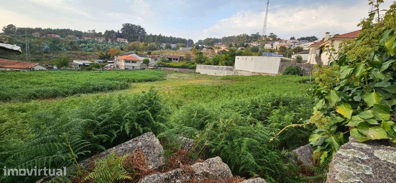 Oferta da Escritura e Registo - Terreno em Lordelo - Grande imagem: 2/4