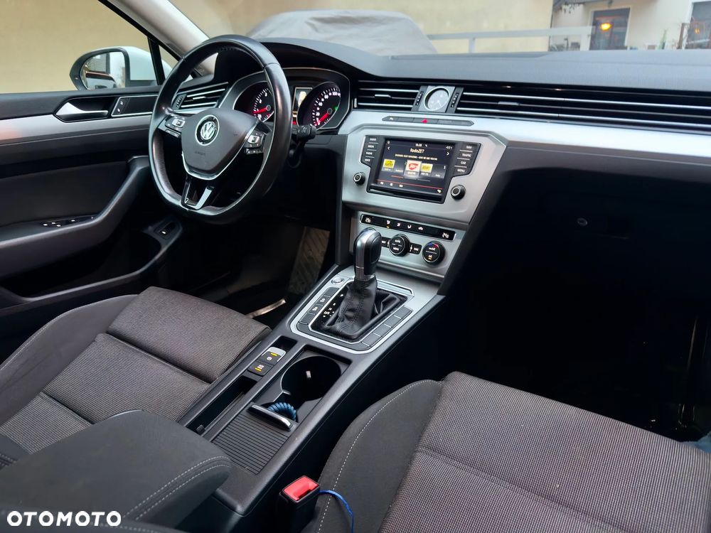Volkswagen Passat - 8