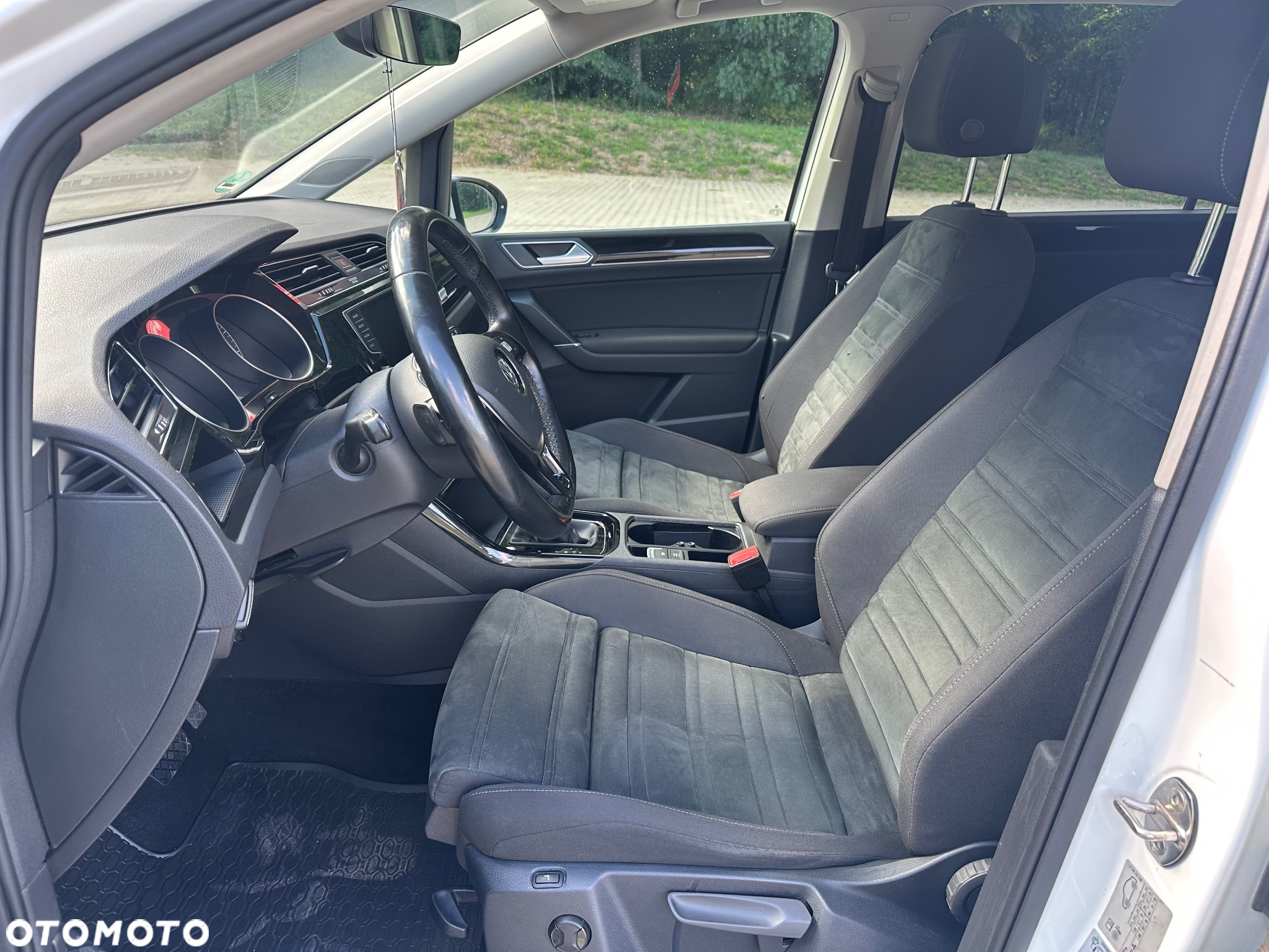 Volkswagen Touran 2.0 TDI SCR DSG Highline - 13