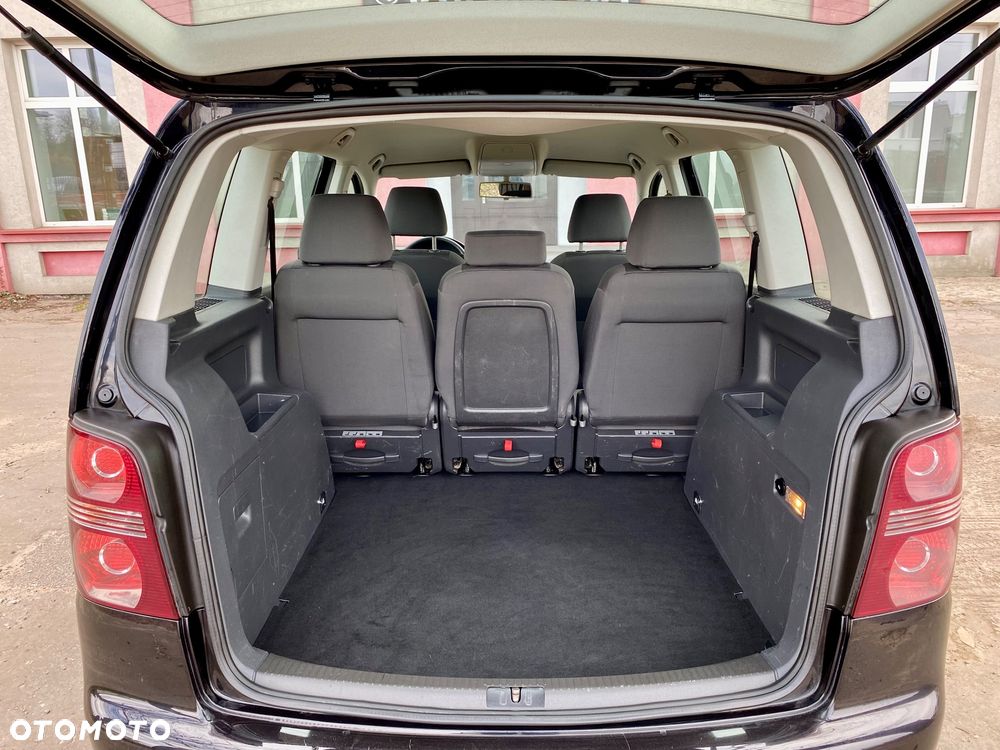 Volkswagen Touran - 15