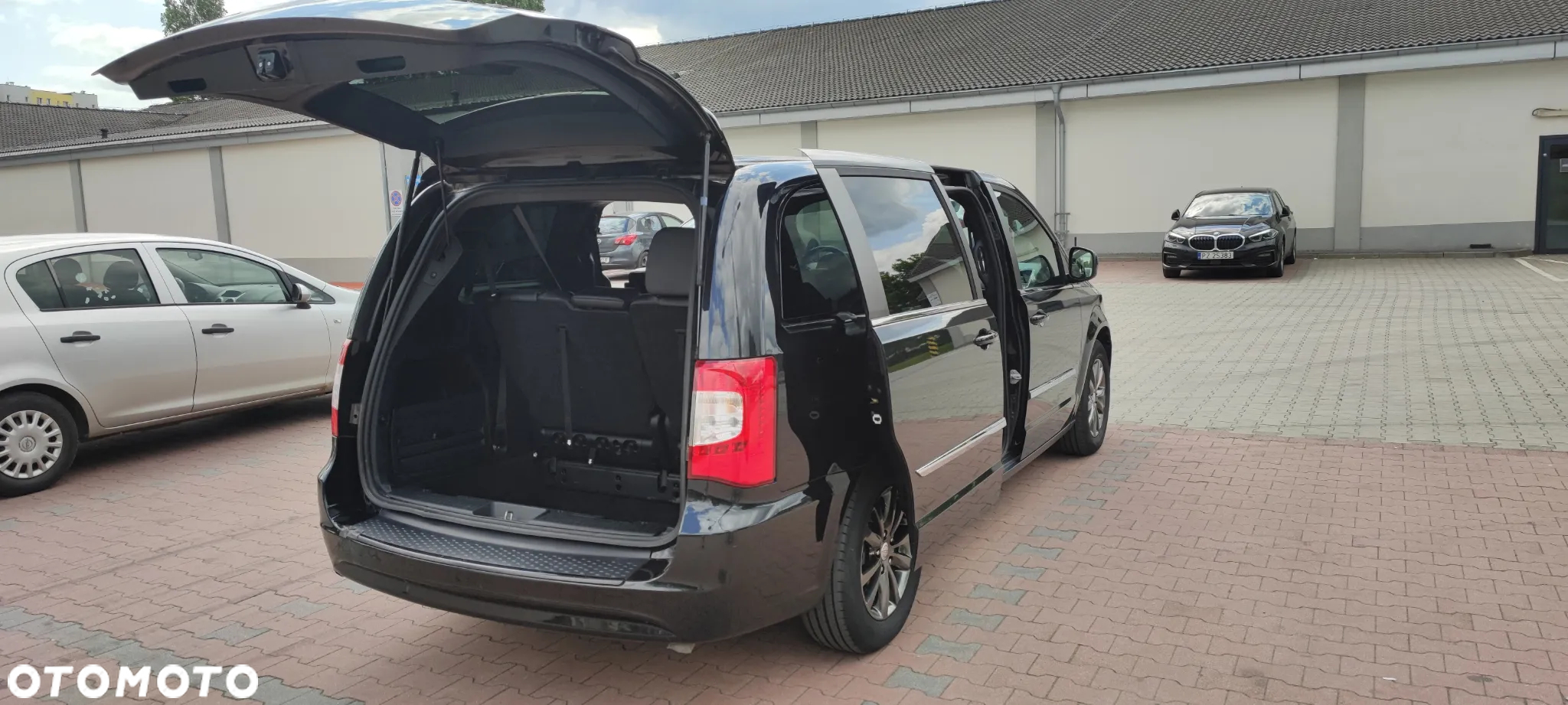 Chrysler Town & Country 3.6 Limited - 13