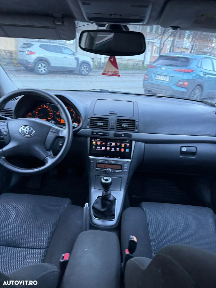 Toyota Avensis 2.0 D-4D Executive - 5