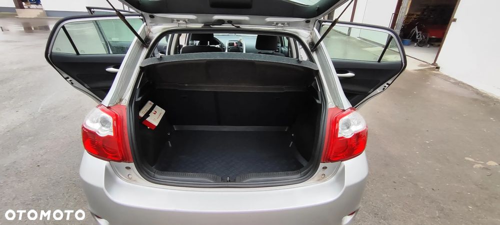 Toyota Auris 1.6 Terra - 5
