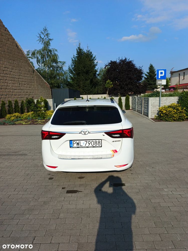 Toyota Avensis 1.8 Premium MS - 6