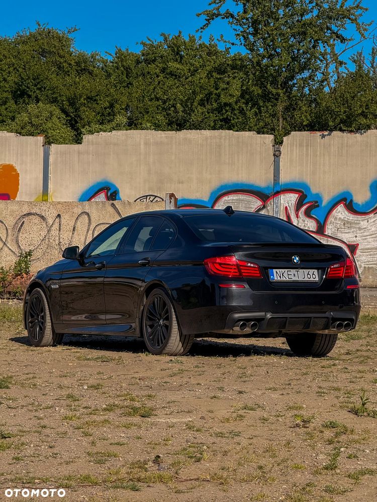 BMW Seria 5 550i xDrive - 17