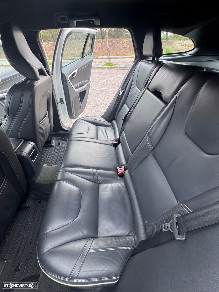 Volvo V60 2.0 D4 R-Design - 22