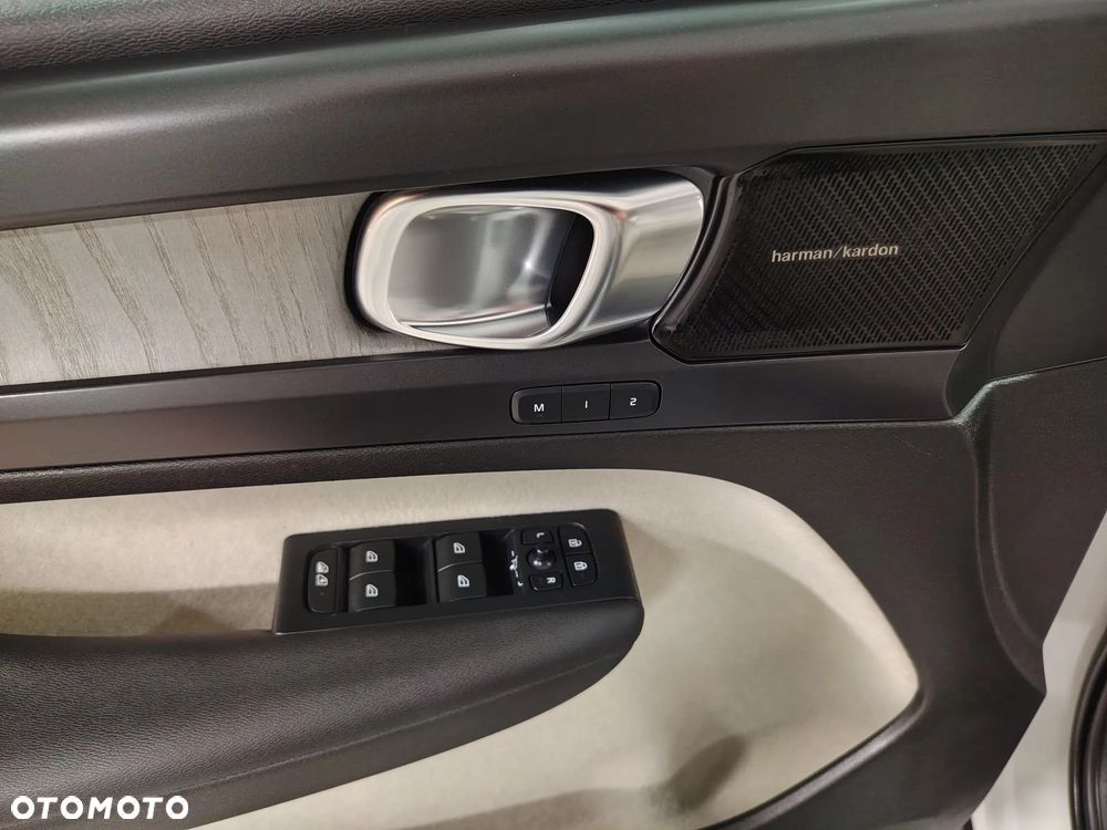 Volvo XC 40 B3 Ultimate Dark - 29