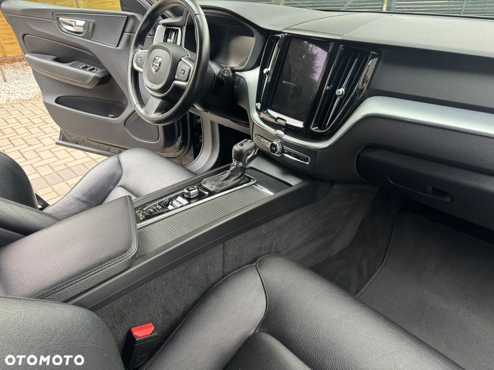 Volvo XC 60 D4 AWD Geartronic Momentum - 27