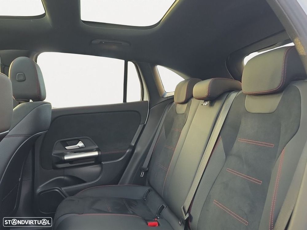 Mercedes-Benz GLA 180 - 14