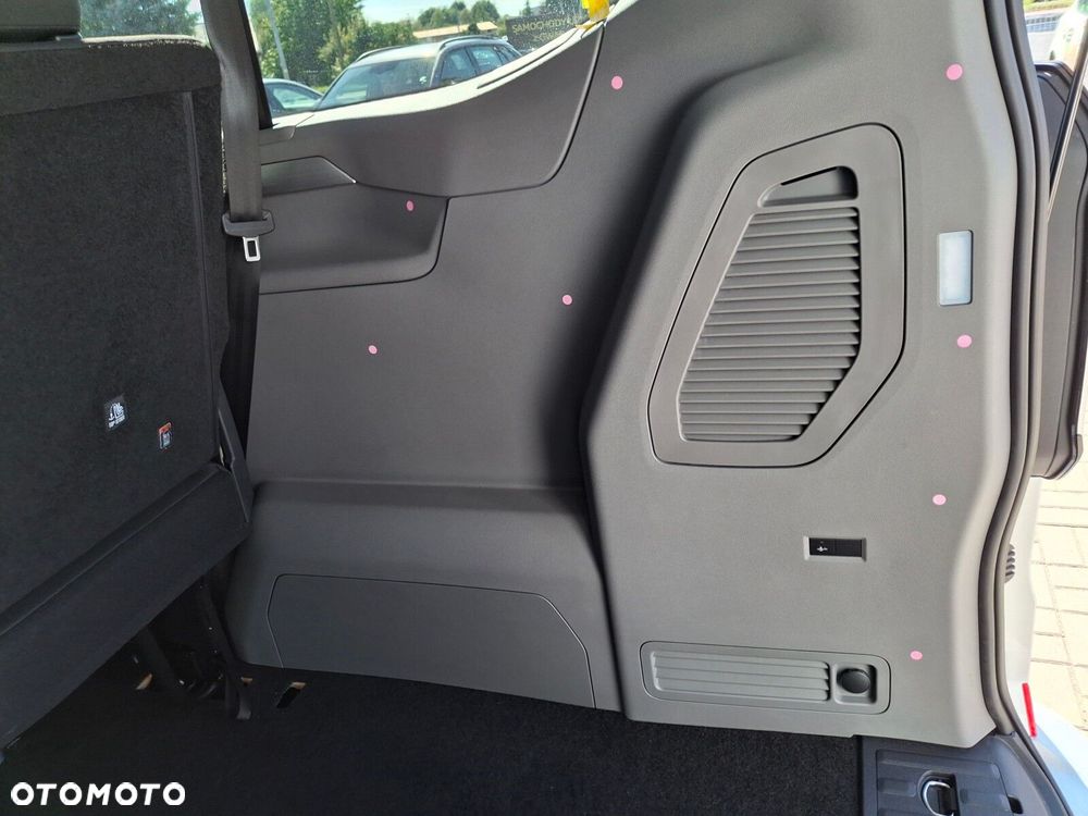 Volkswagen Caravelle - 36