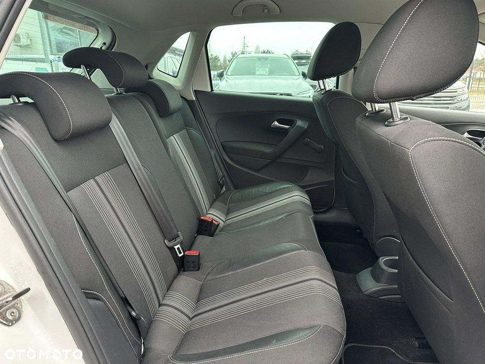 Volkswagen Polo 1.2 TSI MATCH - 17