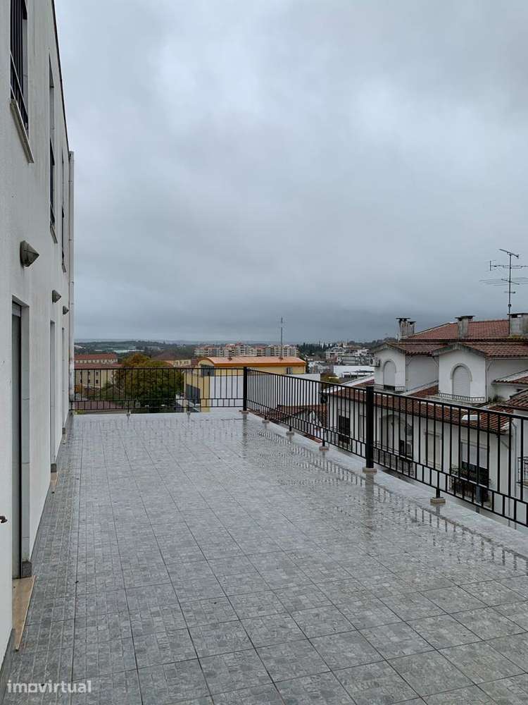 Fabuloso T3 com terraço e garagem dupla - Torres Novas - Grande imagem: 3/11