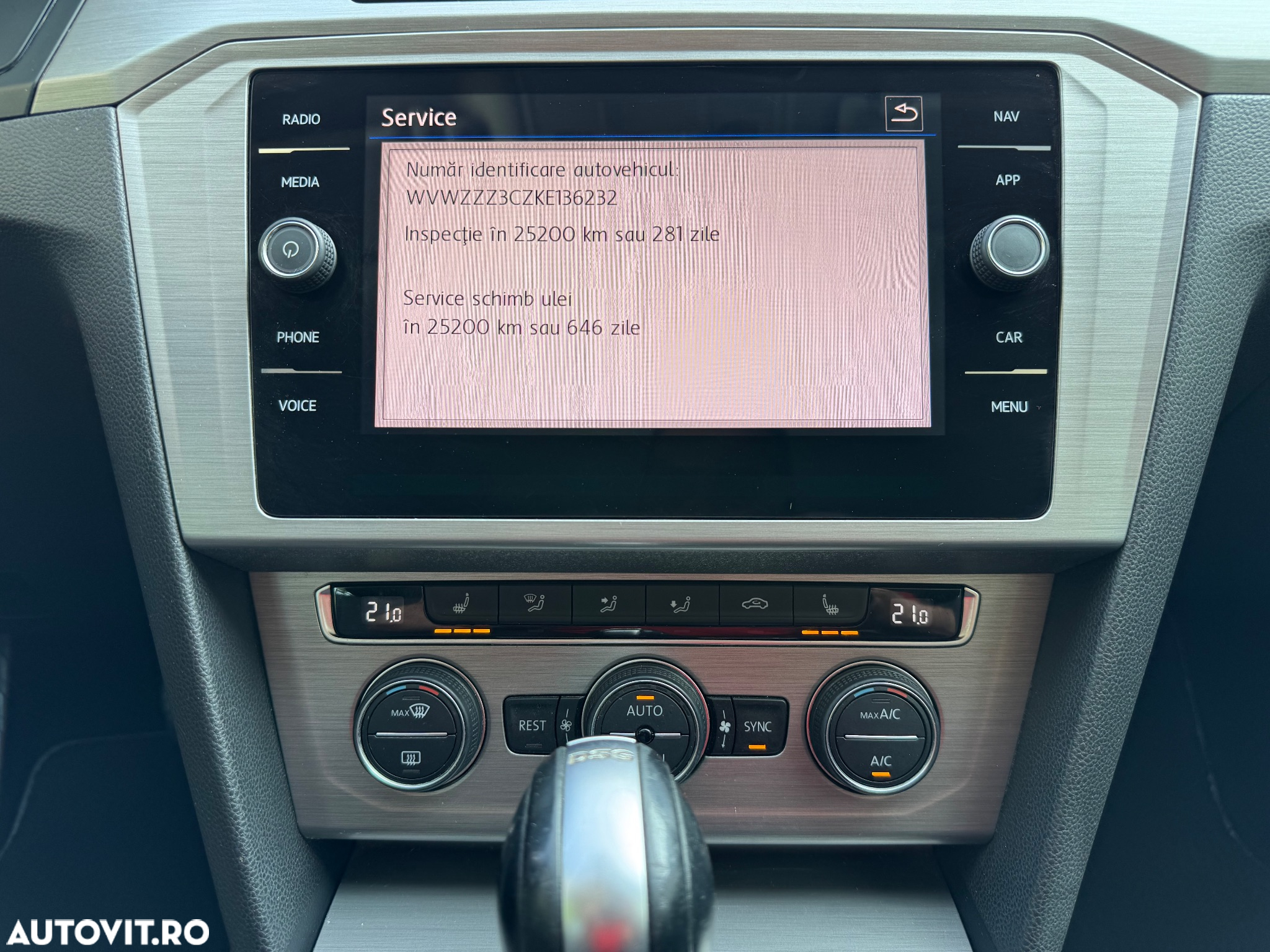 Volkswagen Passat Variant 2.0 TDI SCR DSG BlueMotion Trendline - 37