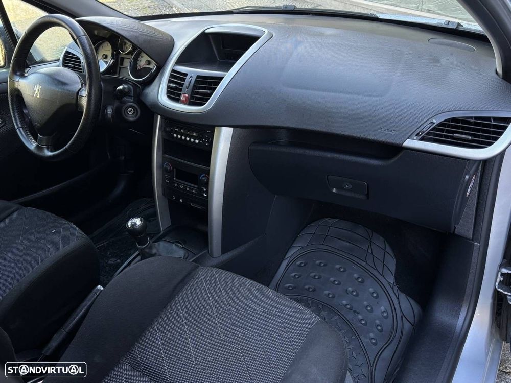 Peugeot 207 - 8
