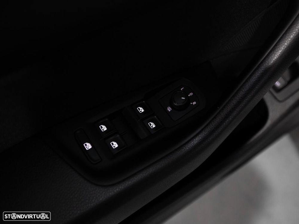 VW Passat 1.6 TDI Business DSG - 13