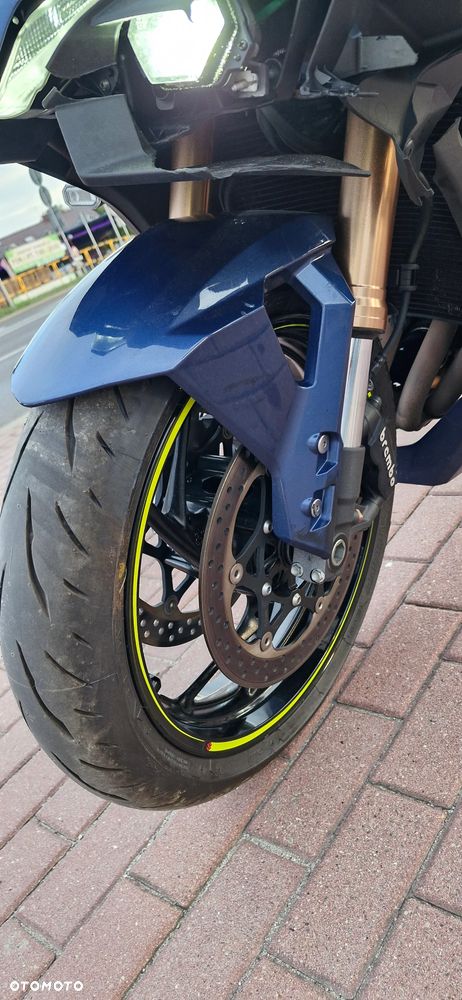 Suzuki GSX - 26