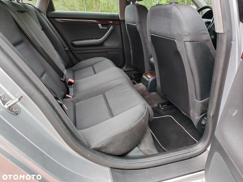 Audi A4 Limousine - 8