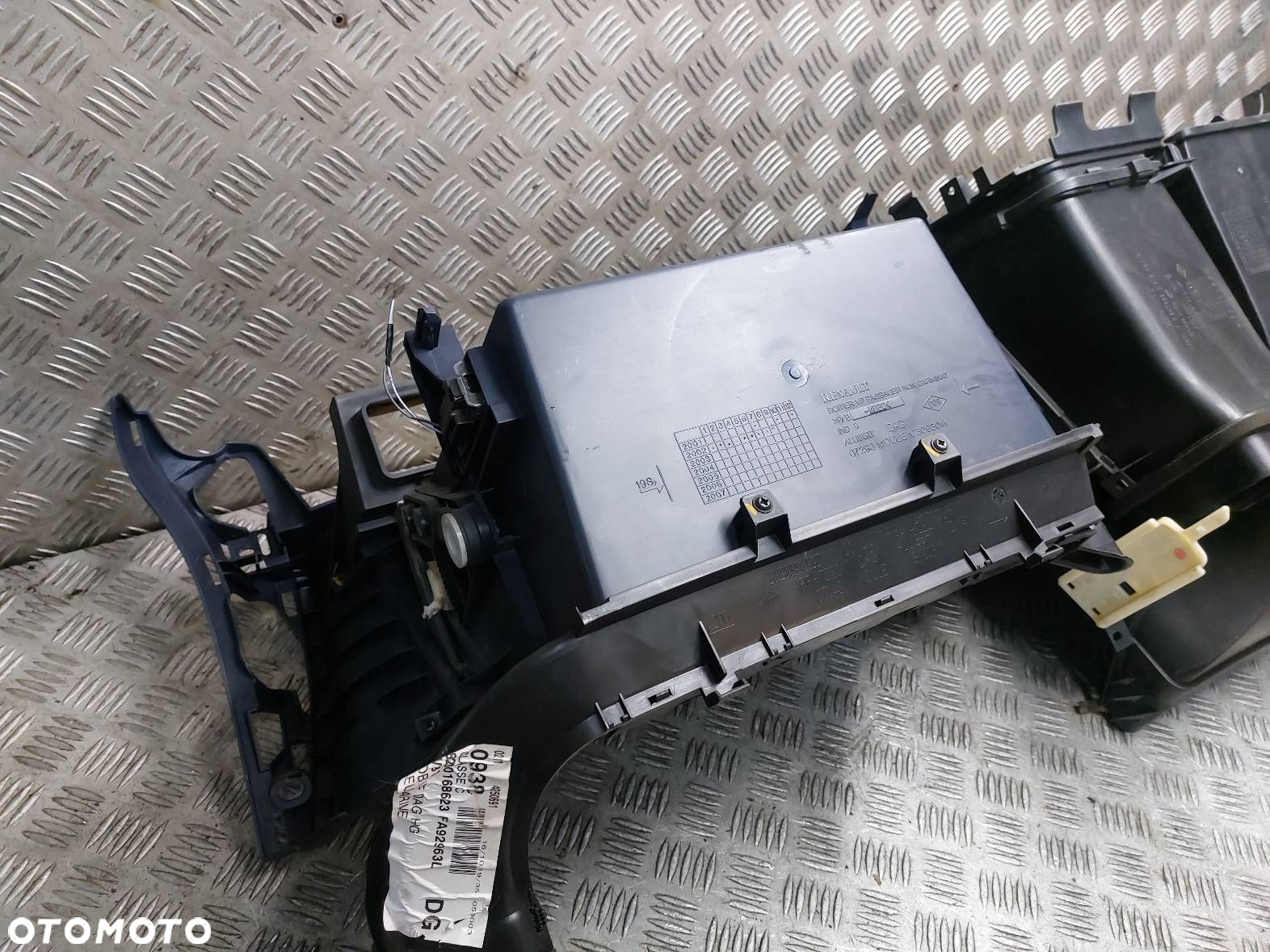 DÓŁ DESKI KOKPITU KONSOLA NAWIEWU RENAULT ESPACE IV 8200168623 - 11
