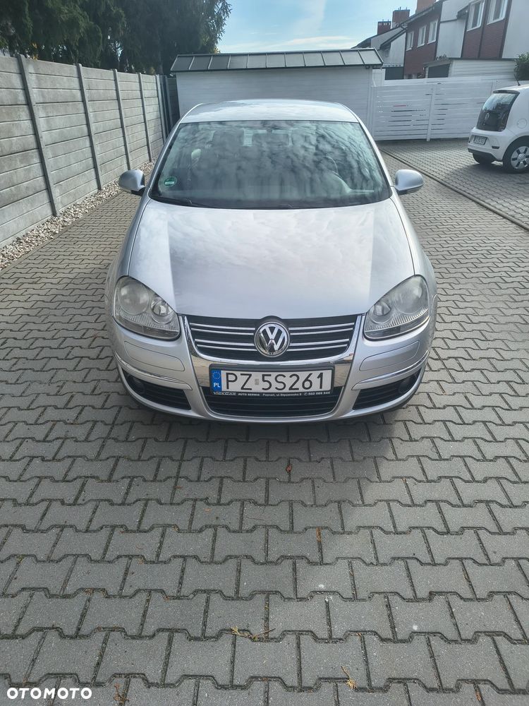 Volkswagen Jetta - 2