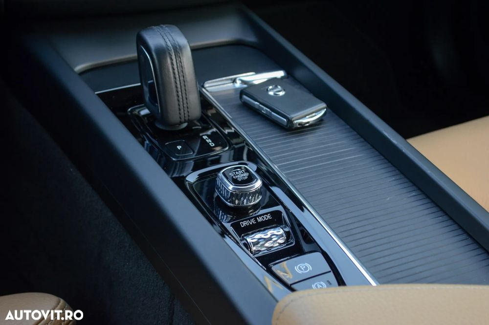 Volvo XC 60 Recharge T8 Twin Engine eAWD Inscription - 34