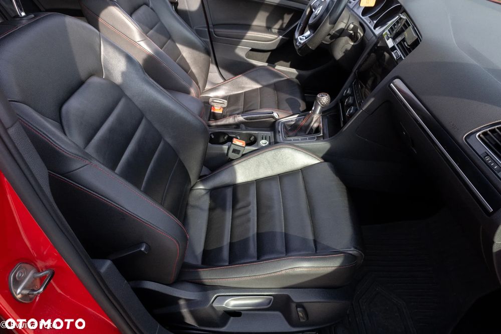 Volkswagen Golf - 23
