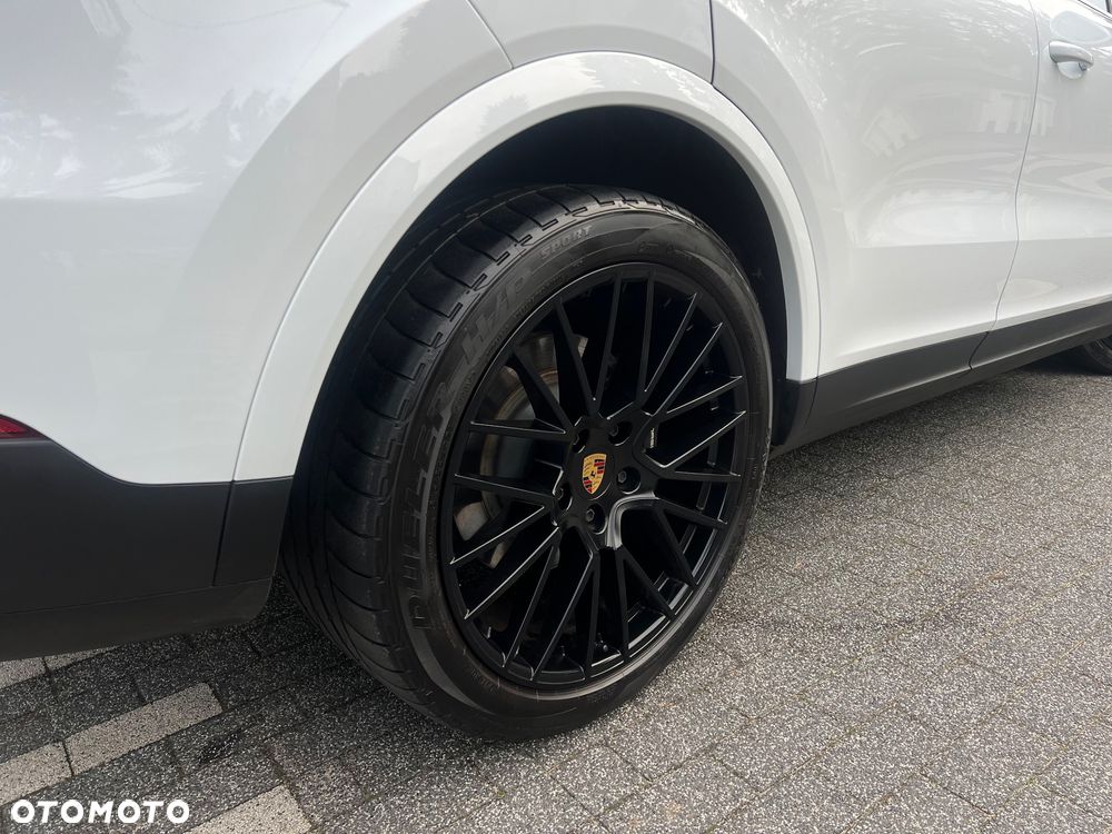 Porsche Cayenne Platinum Edition - 16