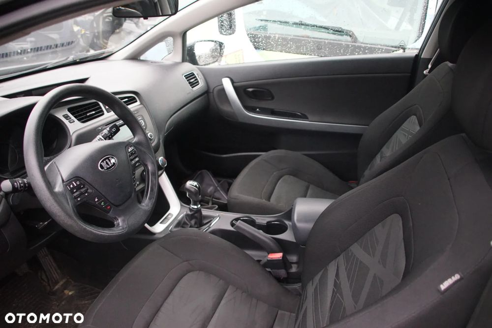 Auto na części - Kia ProCeed Pro_cee'd II 1.6 CRDI 110 KM D4FB WDJ6 WK 2014R Silnik Skrzynia Drzwi Klapa Błotnik Zderzak Lampa Szyba Lusterko Deska Kokpit Sterownik Moduł Czujnik Licznik Kierownica Panel - 10