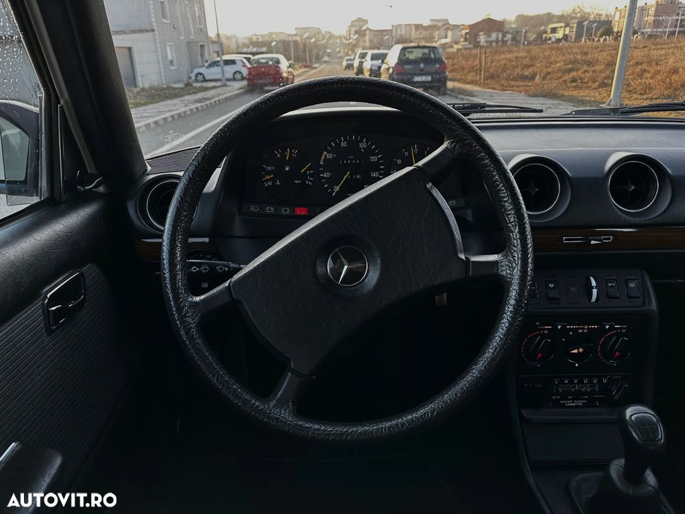 Mercedes-Benz W123 - 19