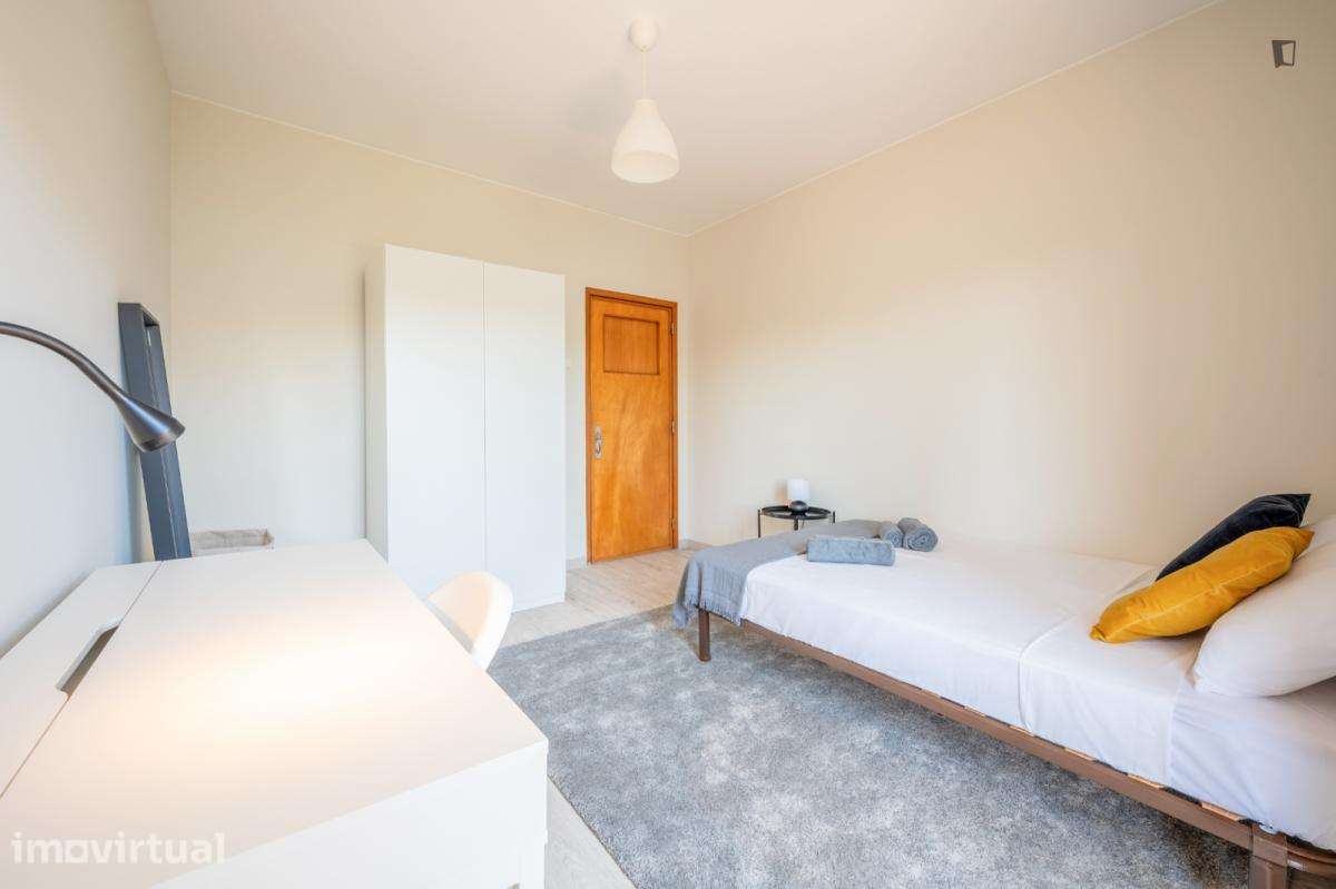 Quarto - localizado em Saldanha Lisbon - Grande imagem: 5/19