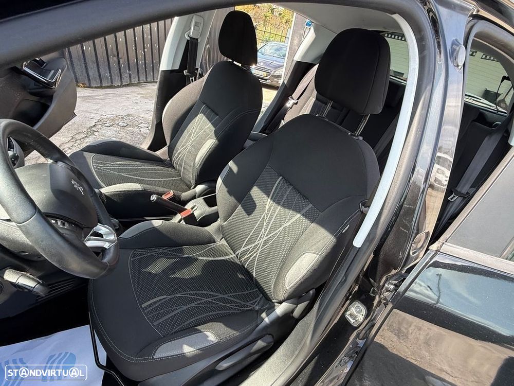 Peugeot 208 1.2 VTi SE Style - 58