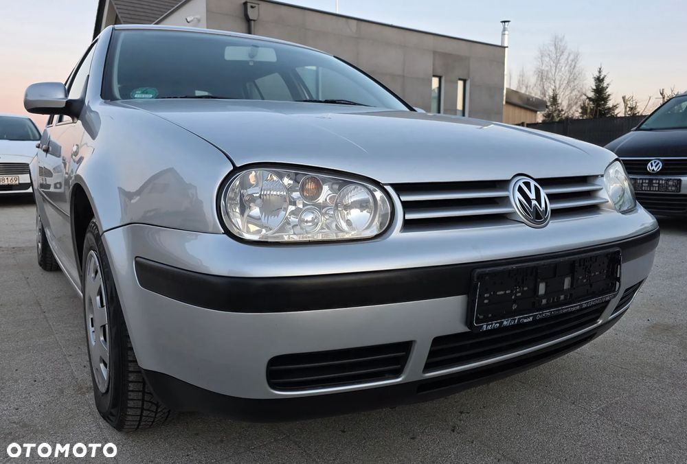 Volkswagen Golf - 4