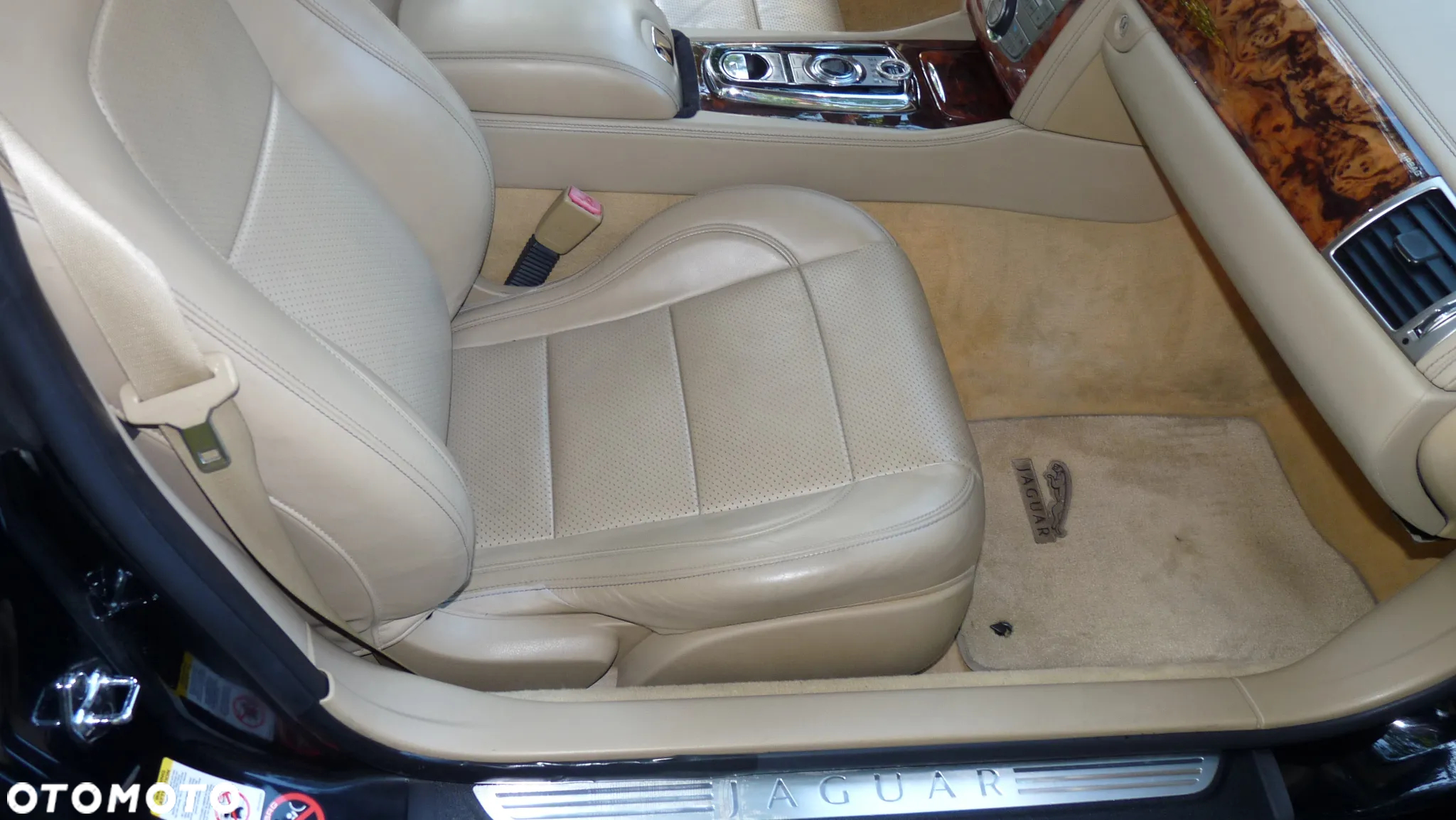 Jaguar XK 5.0 Coupe Portfolio - 31